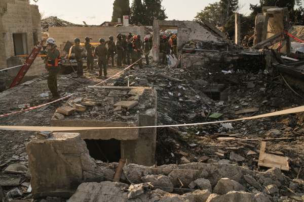 Διευρύνεται η σύγκρουση στη Μέση Ανατολή: Συνετρίβησαν αμερικανικά αεροσκάφη στο Κουβέιτ, επιθέσεις με drones σε διυλιστήρια