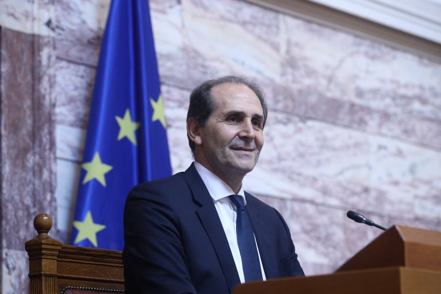 Πέθανε ο Απόστολος Βεσυρόπουλος μετά από ανακοπή καρδιάς