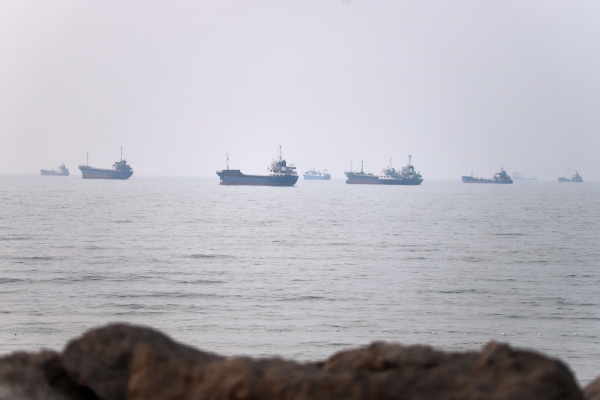 Ιράν και Ομάν συμφώνησαν για τα δρομολόγια στα Στενά του Ορμούζ