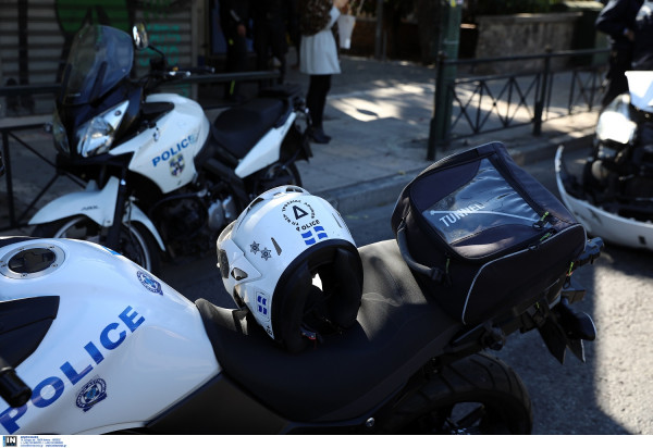 Συνελήφθη πασίγνωστος παρουσιαστής και η σύντροφός του