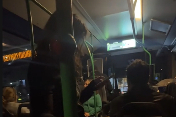 Χανιά: Οδηγός λεωφορείου μερακλώνει τους επιβάτες με Βίσση και Θεοδωρίδου (Βίντεο)