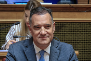 Σε μεταμόσχευση μαλλιών υποβλήθηκε ο Άδωνις Γεωργιάδης