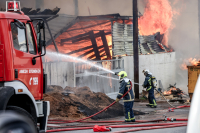 Μεγάλη φωτιά τώρα στο Ηράκλειο Κρήτης - Ήχησε το 112, καίγεται εργοστάσιο ξυλείας (Εικόνες - Βίντεο)