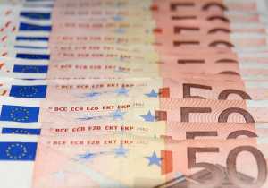 Μικρά κέρδη σημειώνει το ευρώ έναντι του δολαρίου