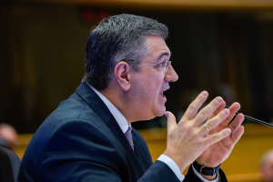«Γαλάζιες» γκρίνιες για τον Τζιτζικώστα