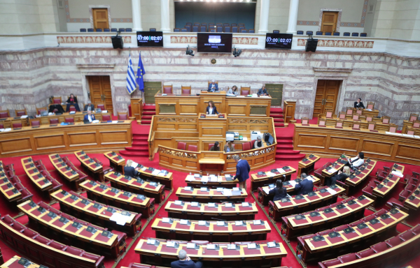 Οι ερωτήσεις των «5» γαλάζιων βουλευτών και η... δεδηλωμένη