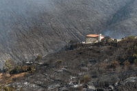 Χωρίς ενεργά μέτωπα οι φωτιές - Τεράστια οικολογική καταστροφή σε Κύθηρα και Εύβοια