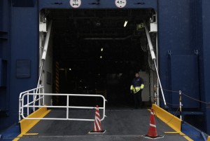 Εκκενώθηκαν όλα τα επιβατικά πλοία στο λιμάνι Ρόντμπι