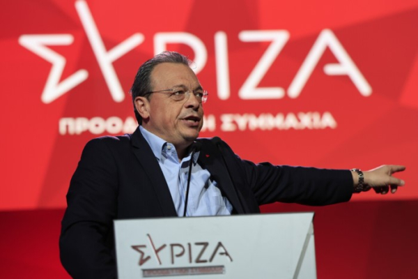 Φάμελλος για Λαζαρίδη: «H κυβέρνηση στηρίζει την απατεωνιά για να καλοπερνάνε οι γαλάζιες ακρίδες και αρουραίοι»