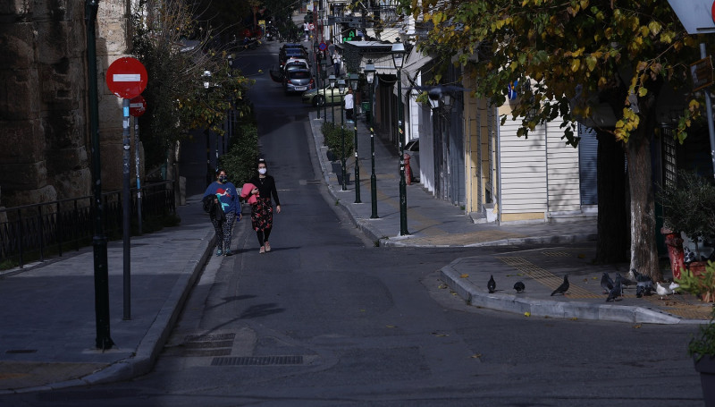 Ολοταχώς για lockdown τύπου Μαρτίου στην Αττική με κλειστά σχολεία και κομμωτήρια, τέλος και το click away