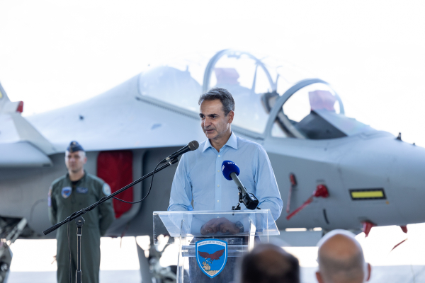 Ο Κυριάκος Μητσοτάκης στην 120 Πτέρυγα: «Να μετατρέψουμε την Καλαμάτα σε διεθνές κέντρο εκπαίδευσης»