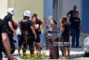 Ναύπλιο: Άγριο ξύλο και μαχαιρώματα στο κέντρο της πόλης - Βίντεο από τα αιματηρά επεισόδια (pics+vid)