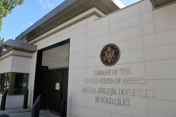 Επίθεση στην αμερικανική πρεσβεία: Για προσπάθεια να προκληθεί χάος μιλά η Άγκυρα, υπο κράτηση ένα άτομο