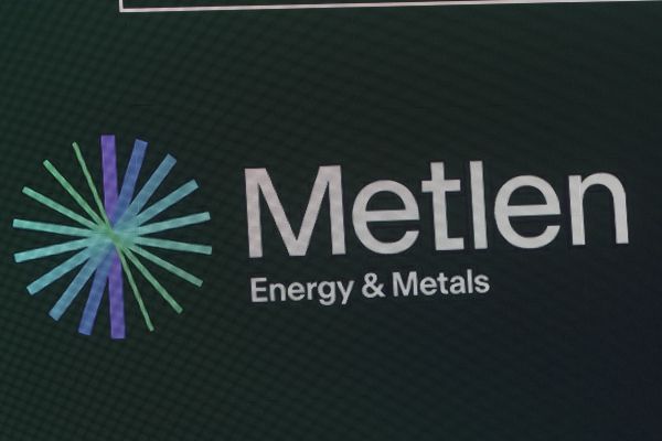 Τα μηνύματα της Fairfax για Eurobank και Metlen, η Αττικά Πολυκαταστήματα, η Νέα Αττική Οδός Λειτουργία, η ΚΑΕ Άρης, η ΦΑΓΕ και οι αντιδράσεις για την φαρμακευτική κάνναβη