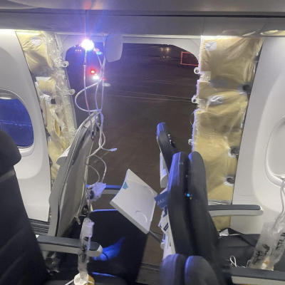 «Αθάνατο» smartphone: Έπεσε από το αεροσκάφος της Alaska Airlines και... λειτουργεί