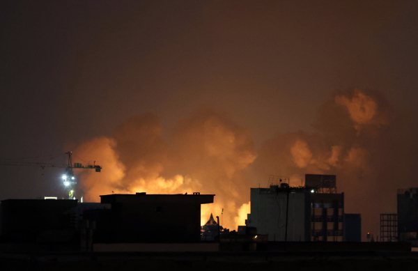 Πόλεμος με drones και πυραύλους: Ανελέητο σφυροκόπημα στη Βηρυτό - Το Ιράν χτυπάει Ντουμπάι, Αμπού Ντάμπι, Κουβέιτ, Μπαχρέιν, Σαουδική Αραβία και Τελ Αβίβ