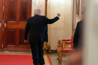 Τραμπ: Δεν θα υπάρξει καμία συμφωνία με το Ιράν, μόνο άνευ όρων παράδοση