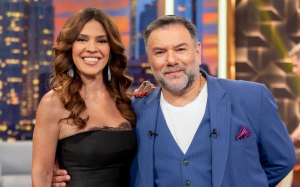 «The 2Night Show»: Μία γυναίκα και δύο άντρες κάθονται απόψε στον καναπέ του Αρναούτογλου