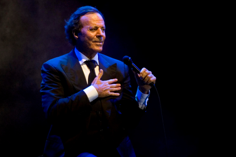 Χούλιο Ινγκλέσιας: Πρώην εργαζόμενές του τον κατηγορούν για βιασμό, σεξουαλική επίθεση και trafficking