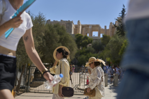 Ζιακόπουλος για καύσωνες: Βολές σε ανεύθυνους παρουσιαστές του καιρού και ιστοσελίδες