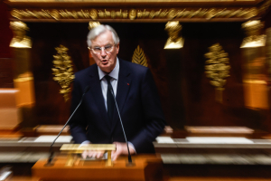 Ώρα μηδέν στη Γαλλία: Η πρόταση μομφής προκαλεί σεισμό σε Ευρωζώνη και αγορές