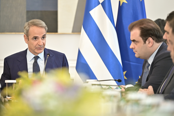 «Πυρά» της αντιπολίτευσης για τις εξαγγελίες Μητσοτάκη: «Τσιρότα», «πανικός» και «φτηνή επικοινωνιακή διαχείριση»