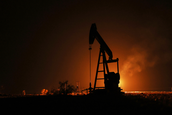 «Φωτιά» στις τιμές πετρελαίου μετά την κλιμάκωση στη Μέση Ανατολή