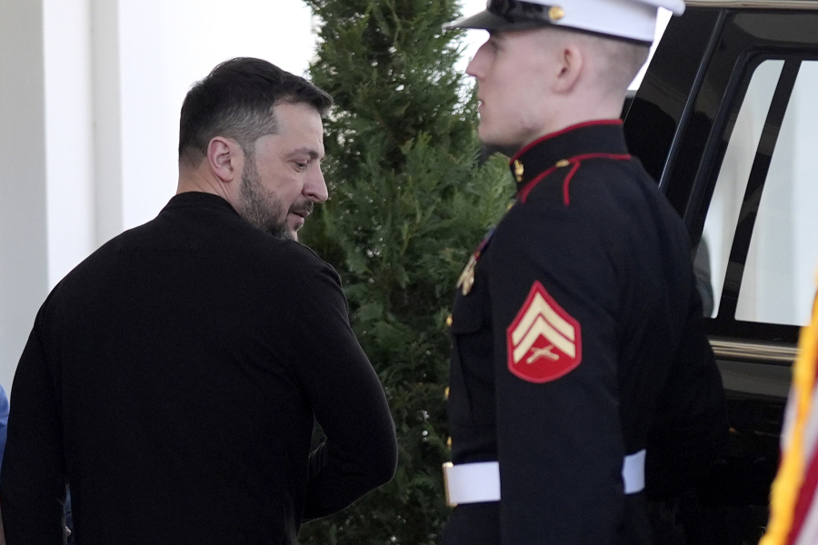 O Ζελένσκι συνθηκολογεί, η Ευρώπη εξοπλίζεται