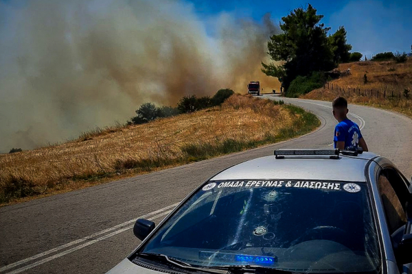 Φωτιές στη Δυτική Αττική: Ποιοι δρόμοι είναι κλειστοί, πού γίνεται εκτροπή κυκλοφορίας