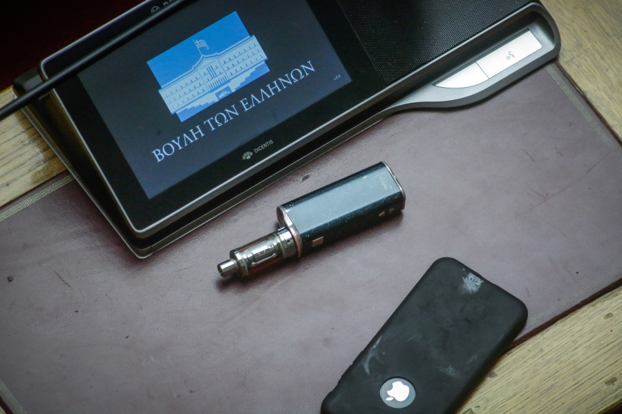 Πιο ακριβά τα υγρά αναπλήρωσης ηλεκτρονικών τσιγάρων και τα αρώματα άτμισης