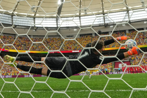 Μουντιάλ 2026: Η Ελβετία κέρδισε την Κολομβία στη «ρώσικη ρουλέτα» και «πέταξε» για τους «8» κόντρα στον Μέσι