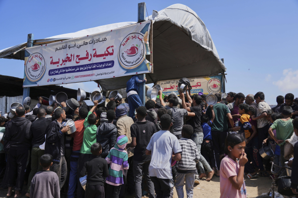 «Δεν έχουμε υλικά ούτε για να φτιάξουμε ψωμί»: Ξέμεινε από προμήθειες στη Γάζα η World Central Kitchen