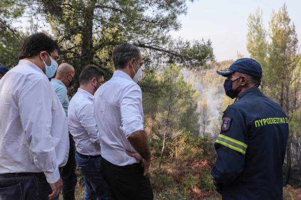Φωτιές: Στο Συντονιστικό Κέντρο Επιχειρήσεων ο Κυριάκος Μητσοτάκης