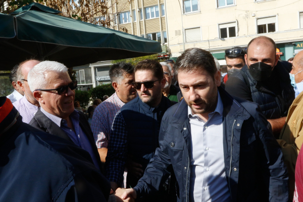 Ο Νίκος Ανδρουλάκης στο δρόμο