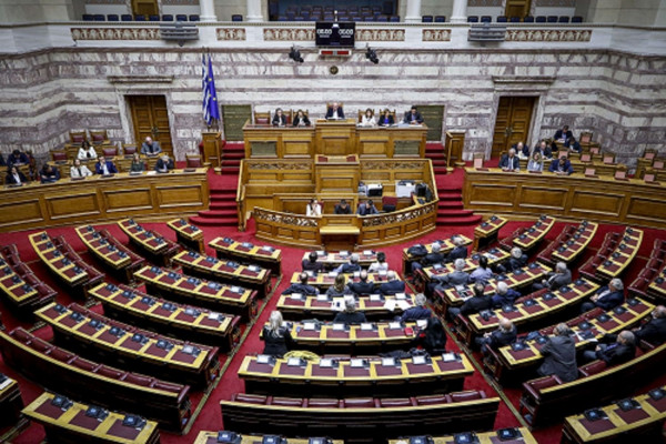 «Δώρο» της κυβέρνησης στους καναλάρχες - Τον Μάιο η δόση γιά τις άδειες