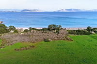 Πώς θα κολυμπήσεις στην κρυφή παραλία κάτω από το πιο ακριβό σπίτι της Ελλάδας