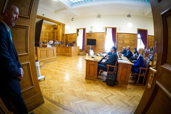 Συνεχίζεται η κατάθεση του προέδρου της ΑΔΑΕ στην Εξεταστική για τις παρακολουθήσεις