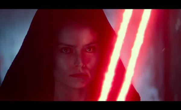 Star Wars: Με μαύρο Σιθ χιτώνιο και κόκκινο lightsaber η Rey στο trailer του «The Rise of the Skywalker»