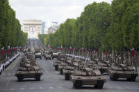 Το μνημόνιο της Γαλλίας: Καταργεί αργίες και παγώνει συντάξεις - Αυξάνει τις αμυντικές δαπάνες