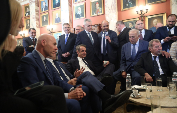 Ο Μητσοτάκης φοβάται τους βουλευτές του