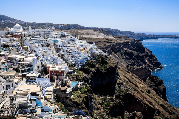 «Φρένο» σε Airbnb και κλίνες σε κορεσμένες περιοχές