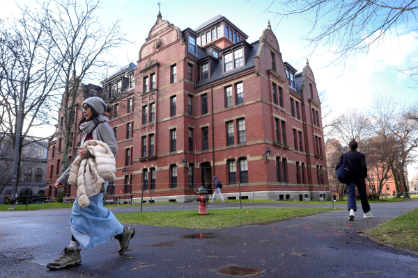 Χάρβαρντ: Δικαστικό «μπλόκο» στην απόφαση Τραμπ για την εγγραφή ξένων φοιτητών