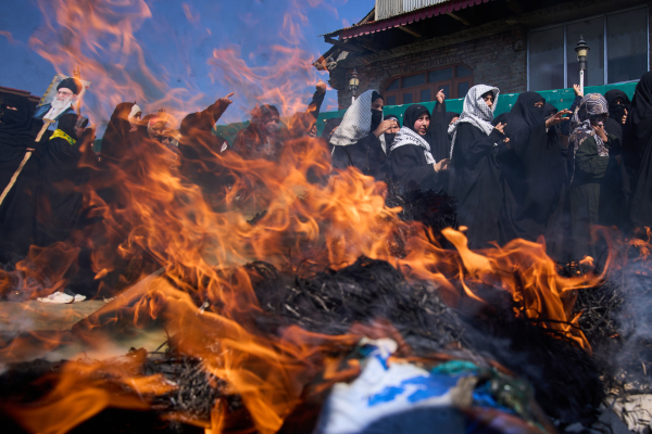 Bομβαρδισμοί στην Τεχεράνη εν μέσω διαδηλώσεων - Τουρκικό πλοίο περνά τα Στενά του Ορμούζ με ιρανική άδεια