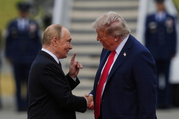 Τραμπ: Ο Πούτιν μπορεί να βοηθάει λίγο το Ιράν