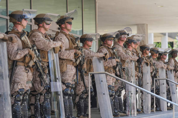 WSJ: Το Πεντάγωνο στέλνει κι άλλους πεζοναύτες και πλοία στη Μέση Ανατολή