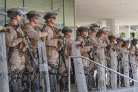 WSJ: Το Πεντάγωνο στέλνει κι άλλους πεζοναύτες και πλοία στη Μέση Ανατολή