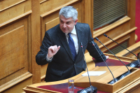 Αιχμές Κωνσταντινόπουλου κατά Ανδρουλάκη στην τελευταία ομιλία στη Βουλή