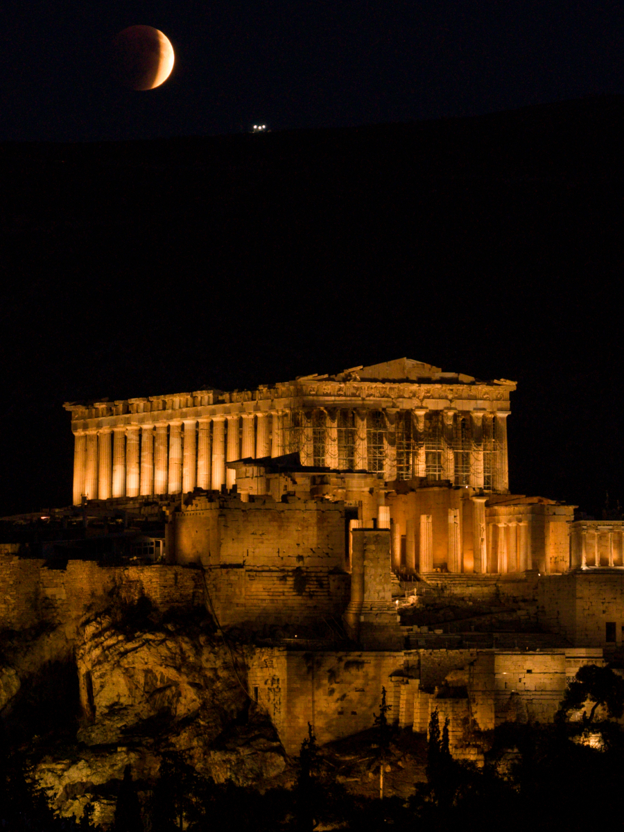 Πανσέληνος του Καλαμποκιού: Μαγικές εικόνες από το «ματωμένο φεγγάρι»