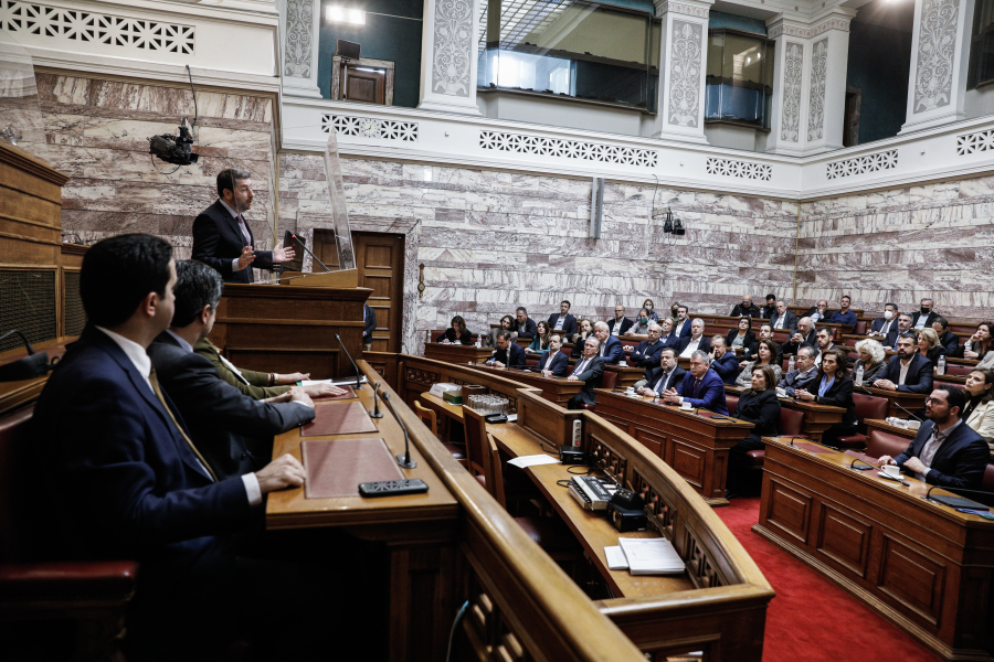 «Μύλος» το ΠΑΣΟΚ για τα μη κρατικά ΑΕΙ: Κωνσταντινόπουλος, Γιαννακοπούλου εναντίον Ανδρουλάκη, που επιμένει για κομματική πειθαρχία