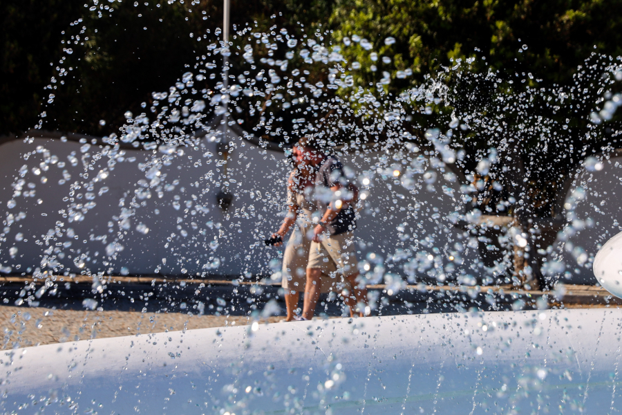 Πρόβλεψη σοκ για τον νέο καύσωνα: Θερμοκρασίες μέχρι και 45 βαθμούς Κελσίου